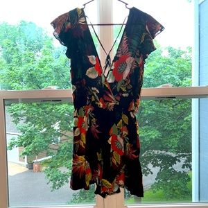 Black floral romper. Good condition. Size M.